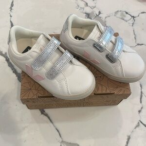 Veja toddler size 10 Esplar chromefree leather toddler shoes